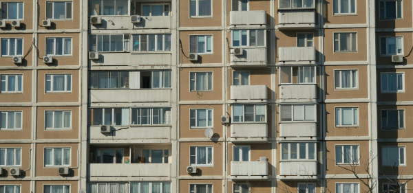A lakótelepi lakások túlélőkészlete: hogyan válasszunk klímát panellakásba?
